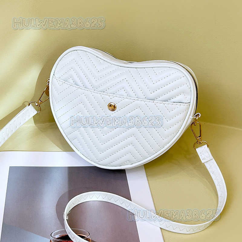 2025 New Womens Bag Trendy Fashion Small Crossbody Bag Heart-shaped Fashionable Shoulder Bag H250804