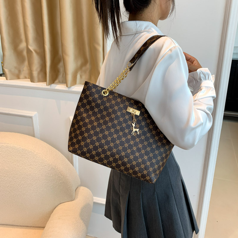 Retro commuting texture chain shoulder bag female spring new style all-match underarm bag tote bag female bag