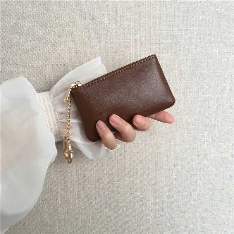 Small zipper change bag retro oil wax leather key bag womens card bag thin key bag red envelope car keychain. G250802