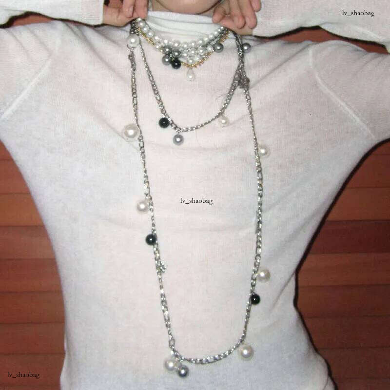 DHcollections Color Blocking Pearl Tassel Layered Necklace, Black White Bead Collarbone Personalized And Fashionable Women's Sweater Chain, Trend