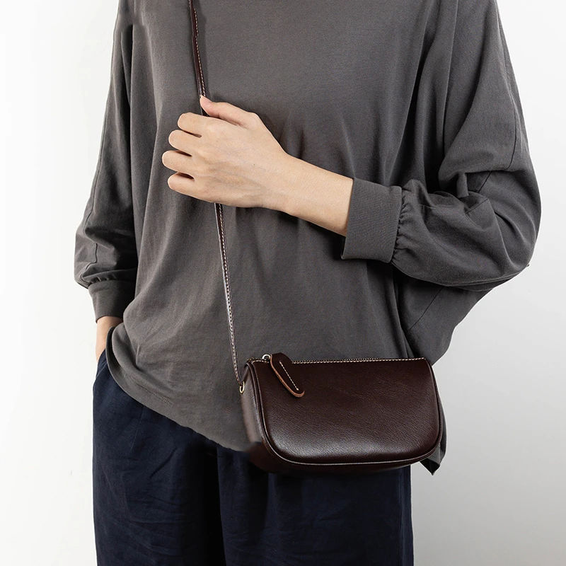 Retro Style Womens Messenger Bag - Durable & Versatile Leather Shoulder Satchel