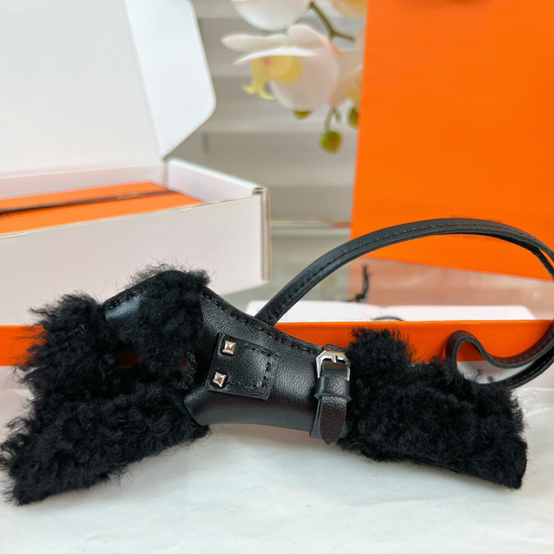 Leather Puppy Keychain High Quty Chic Cute Animal Bag Charm For Women Men Lanyards For Wallet Puerse And Card Holders L250928KPJA