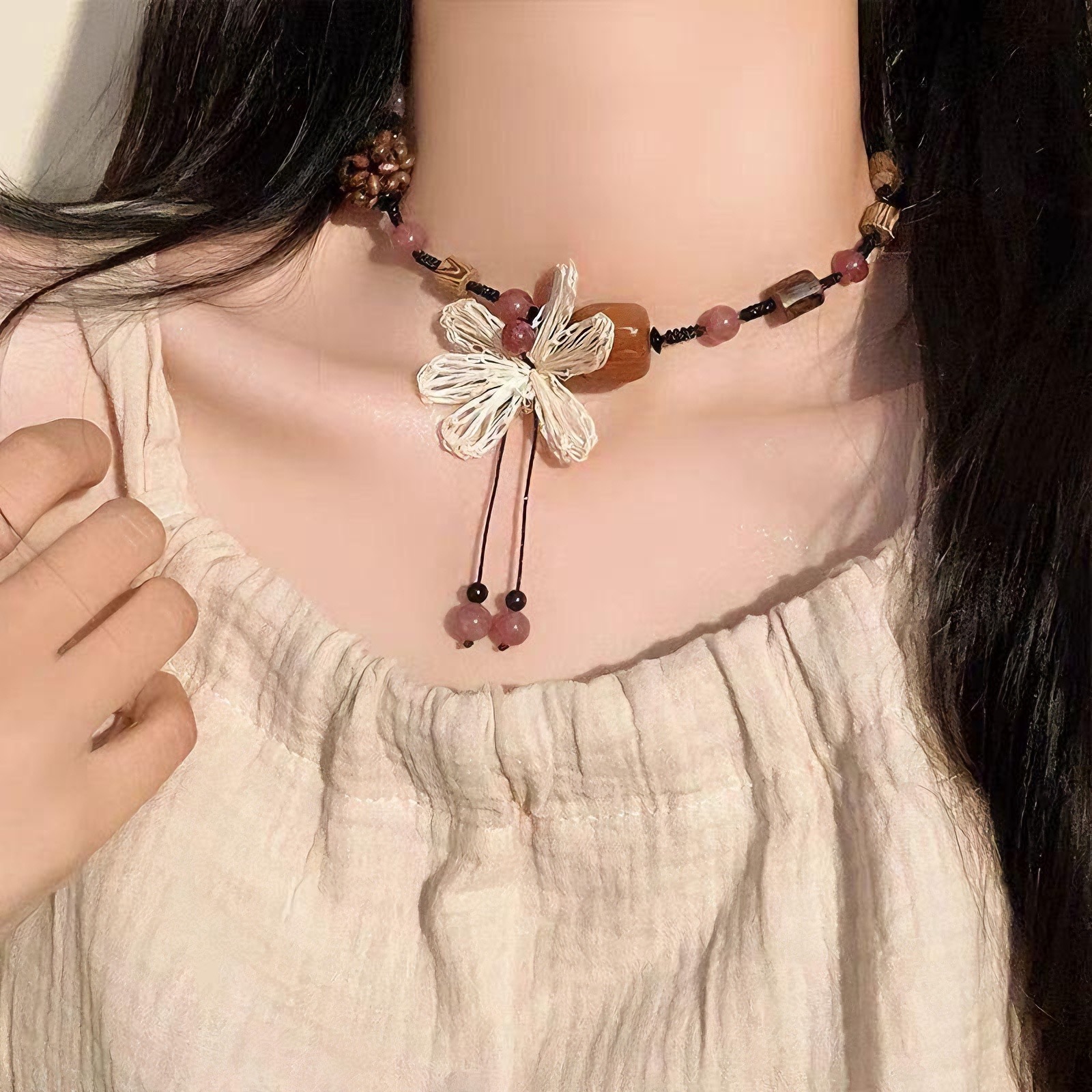 Chinese Neo Chinese Style Braided Flower Necklace for Women Design Forward Vintage Collarbone Chain Versatile for Sweaters Casual Outfits