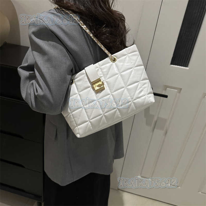 Casual Texture Personality Large Capacity Beautiful Tote Bag New Trendy Fashionable Handbag Simple Shoulder Bag H250804