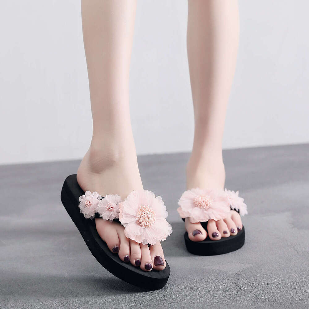 New Women's Summer Fashionable Versatile Flip-Flops Thick Sole Beach Shoes Sweet Holiday Sandals for Women