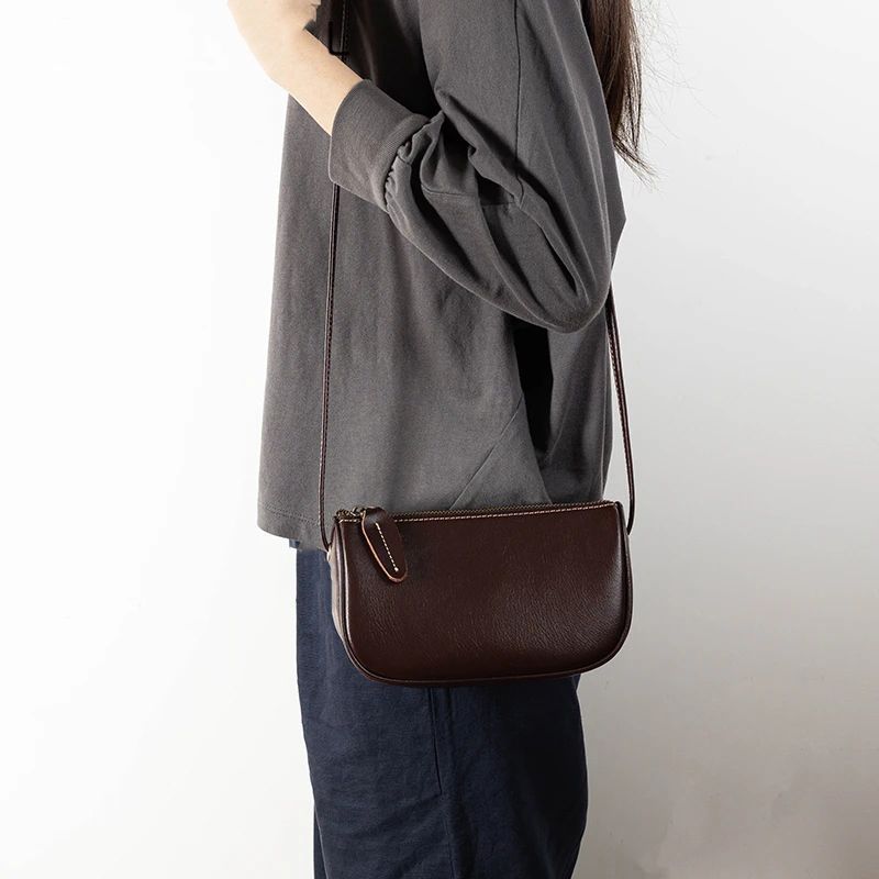 Retro Style Womens Messenger Bag - Durable & Versatile Leather Shoulder Satchel