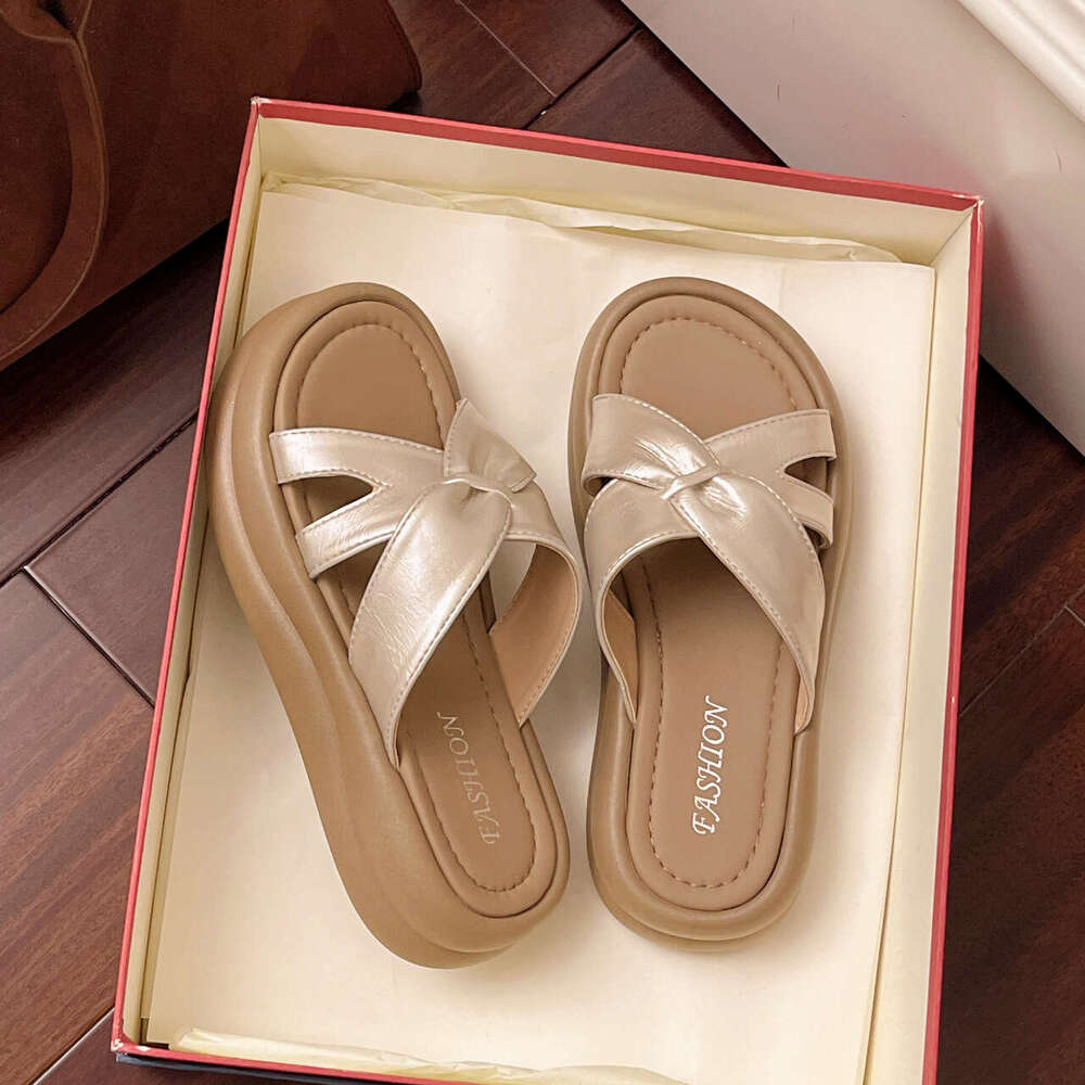 French Style Thick-Soled Sandals Women, Summer 2025 New Cross-Strap Flat High-End Feel, Suitable for designer shoes Skirts, One-Strap Slippers
