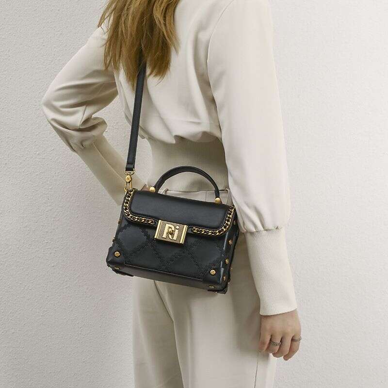 Advanced Niche Design For Women's New Single Shoulder Crossbody Bag, Retro And Versatile Portable Small Square Bag