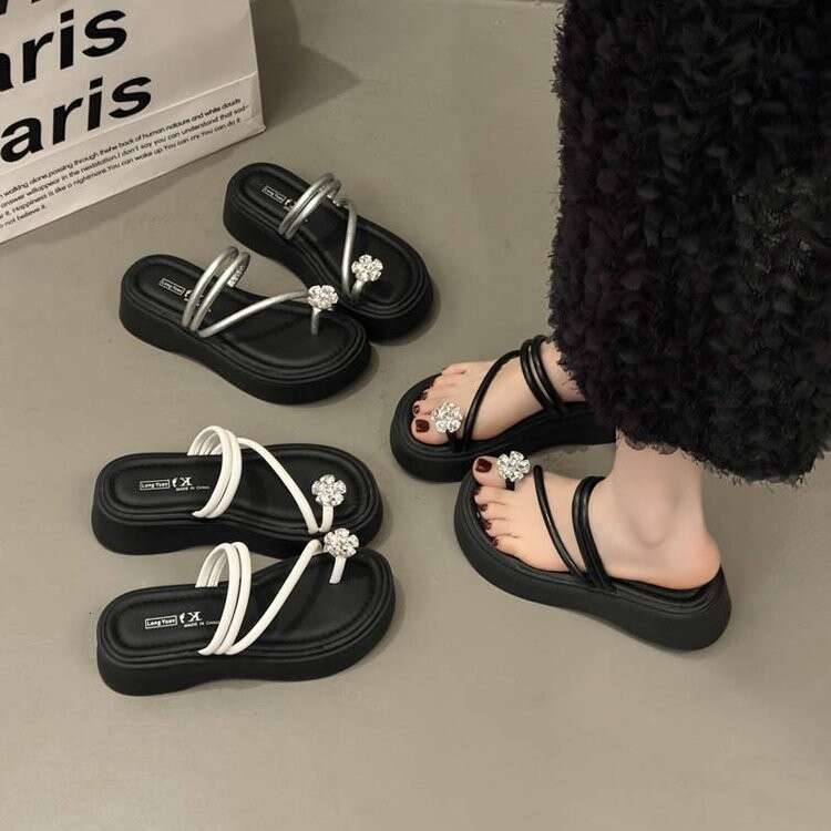Design Sense Niche Thick-Soled Silver for Women designer shoes Summer Outdoor Wear Platform Toe-Post French Style Sandals