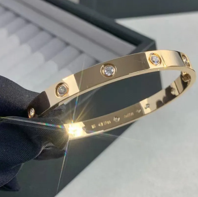 Luxury Designer Bracelet V Gold Matte Designer Bracelet with Screwdriver 6MM W Set with 10 Diamonds Men's Bracelet Women's High Jewelry Bracelet