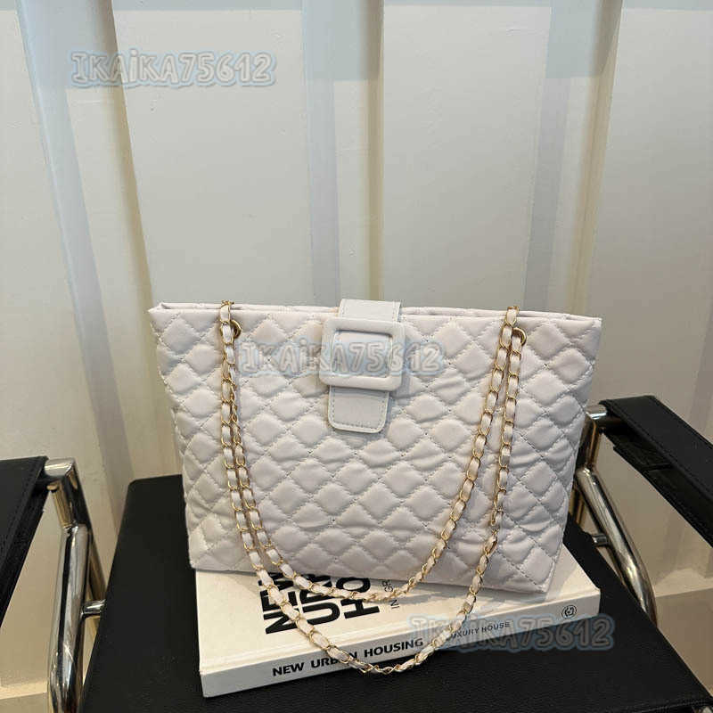 Fashionable and Stylish Single Shoulder Bag Beautiful Tote Bag 2025 Niche Design Trendy Crossbody Bag Casual Simple Handbag H250804