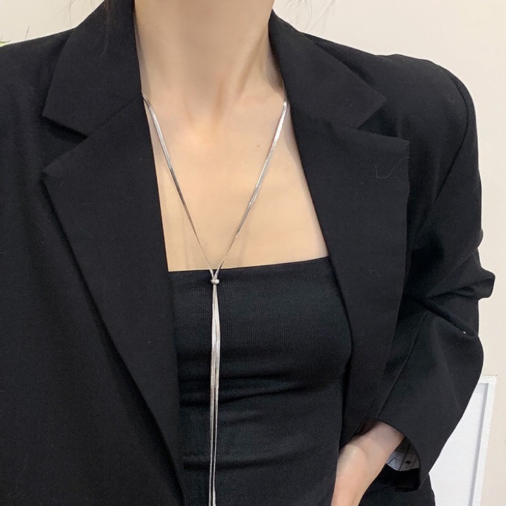 Free Shipping 2025 New Designer Jewelry Season Snake Bone Chain Sweater Necklace For Women Elegant Niche High-end Adjustable Necklace Accessory Versat