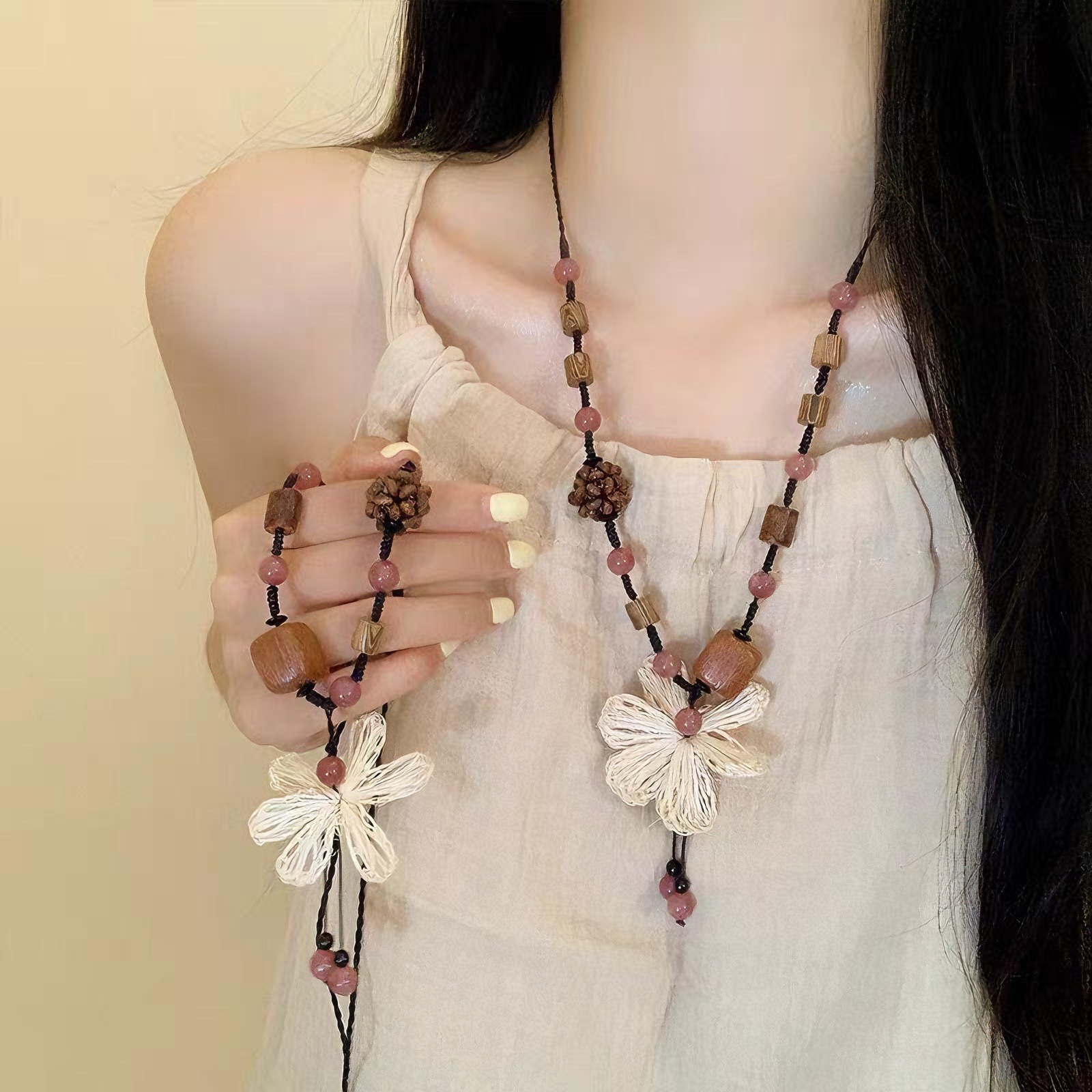 Chinese Neo Chinese Style Braided Flower Necklace for Women Design Forward Vintage Collarbone Chain Versatile for Sweaters Casual Outfits