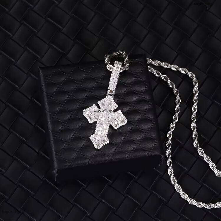 Sier Cross Pendant With VVS Moissanite Dia Hip Hop Jewelry for Fashion Design