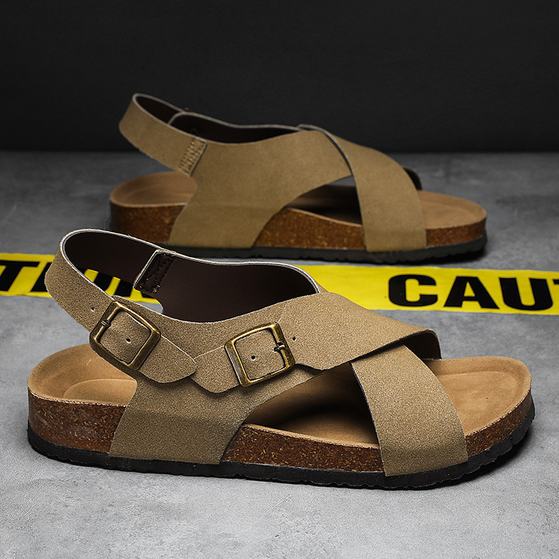 Designer Slippers and sandals Men's new fashionable outerwear anti-slip and wear-resistant sports soft-soled beach slippers for driving free ship