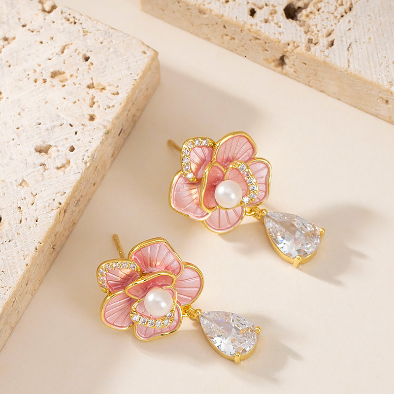 Elegant Temperament Style Oil Drop Pearl Floral Earrings Light Niche Personality High-end Sier Needle Ear Jewelry