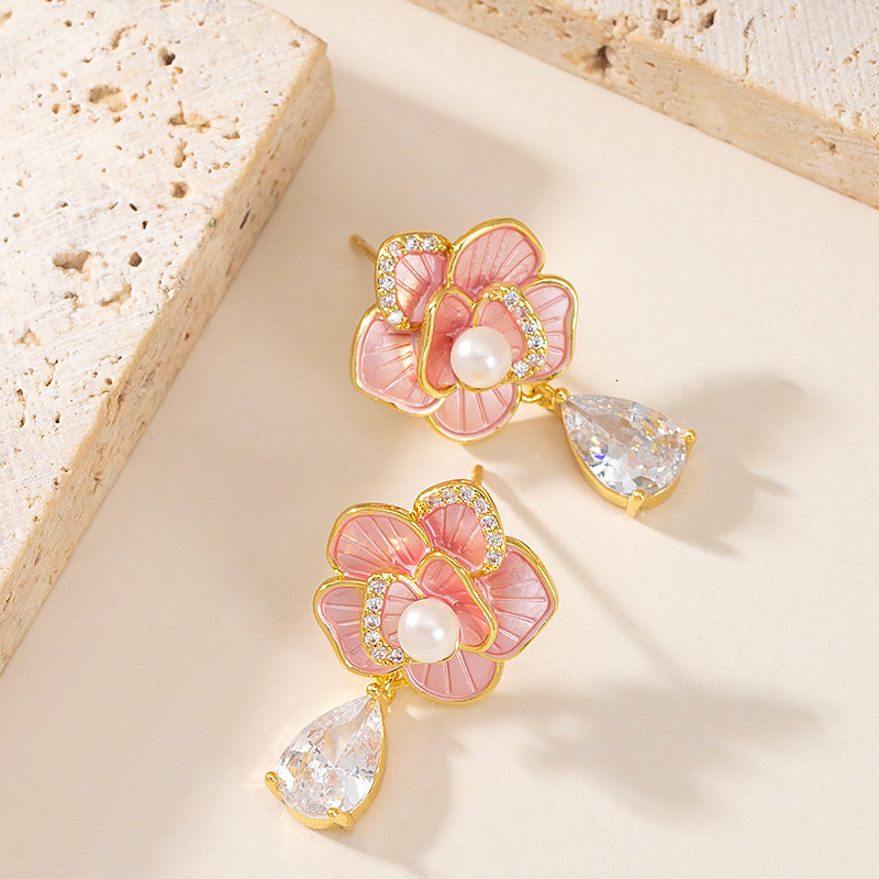 Elegant Temperament Style Oil Drop Pearl Floral Earrings Light Niche Personality High-end Sier Needle Ear Jewelry