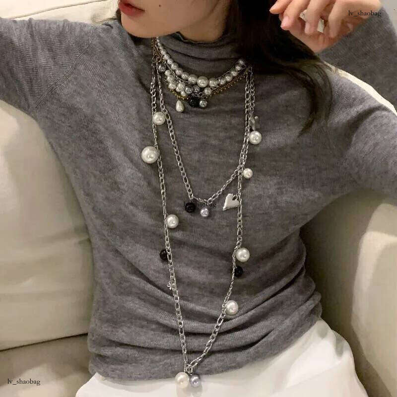 DHcollections Color Blocking Pearl Tassel Layered Necklace, Black White Bead Collarbone Personalized And Fashionable Women's Sweater Chain, Trend