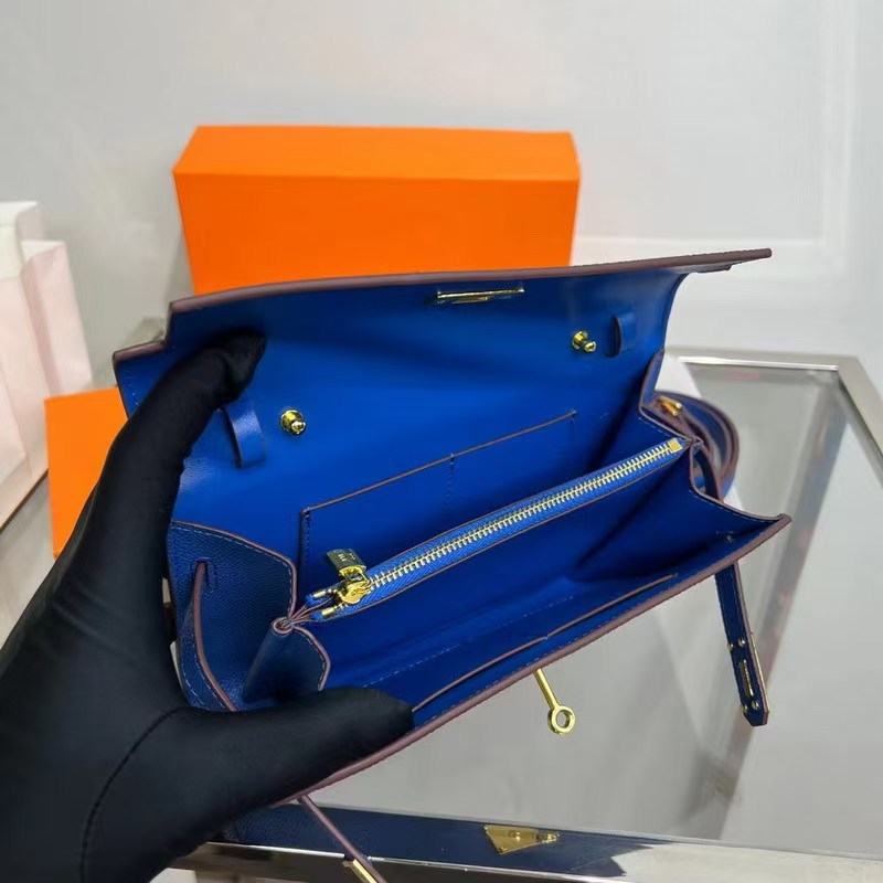 2025 new Designer women's elegant can be worn cross-body leather small gold or sier flap bag, clutch wallet, Fashion; designer wallet Free s