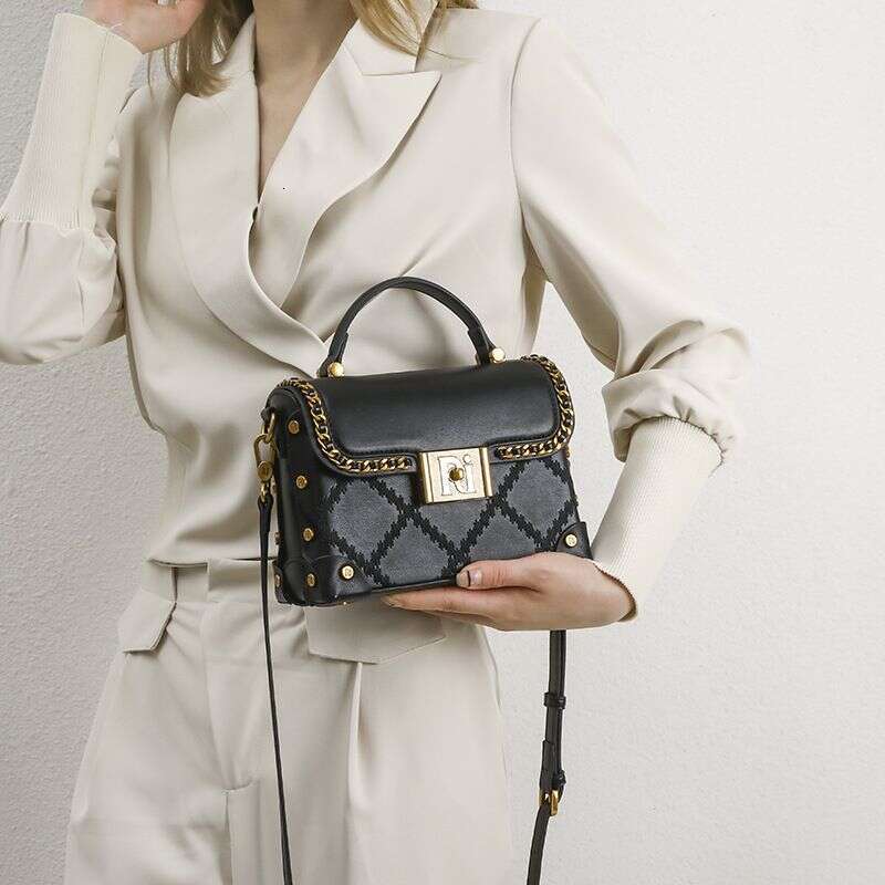 Advanced Niche Design For Women's New Single Shoulder Crossbody Bag, Retro And Versatile Portable Small Square Bag