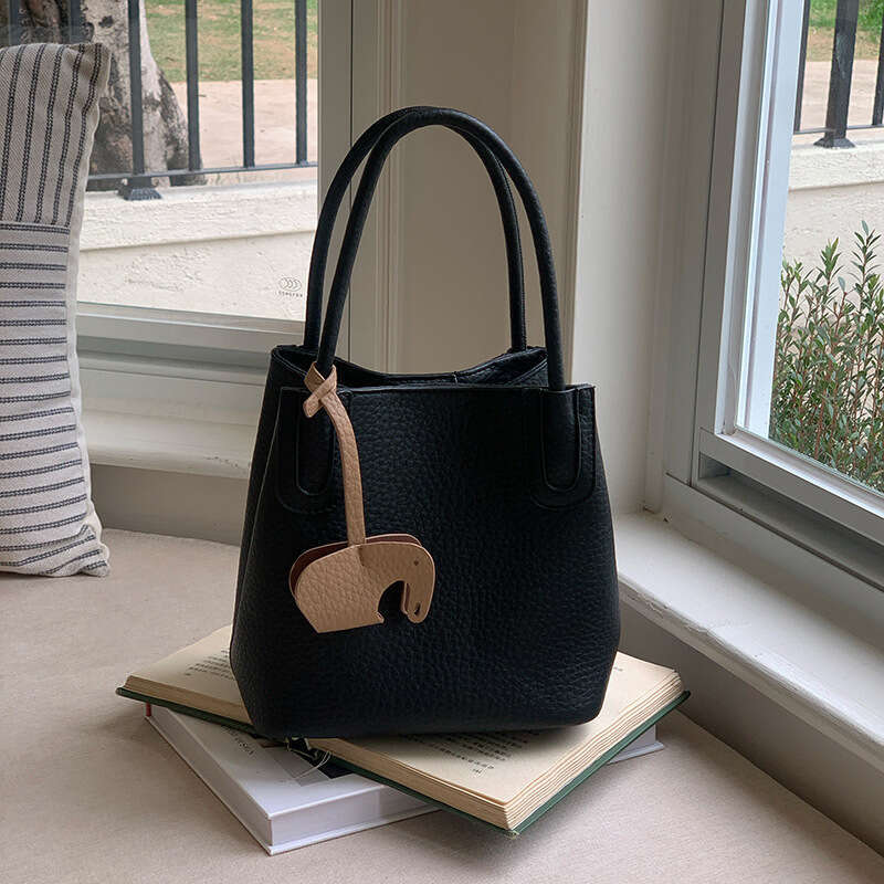Summer Lightweight Bucket for Women, French Style Simple Casual Handbag, Single Shoulder Bag, Niche Commuter Trendy Crossbody Bag