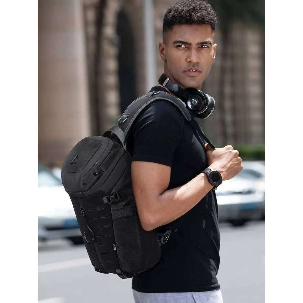 Chest Cross bag men Waterproof USB Crossbody Bag Anti-Theft Short Travel Messenger Sling Fashion Designer