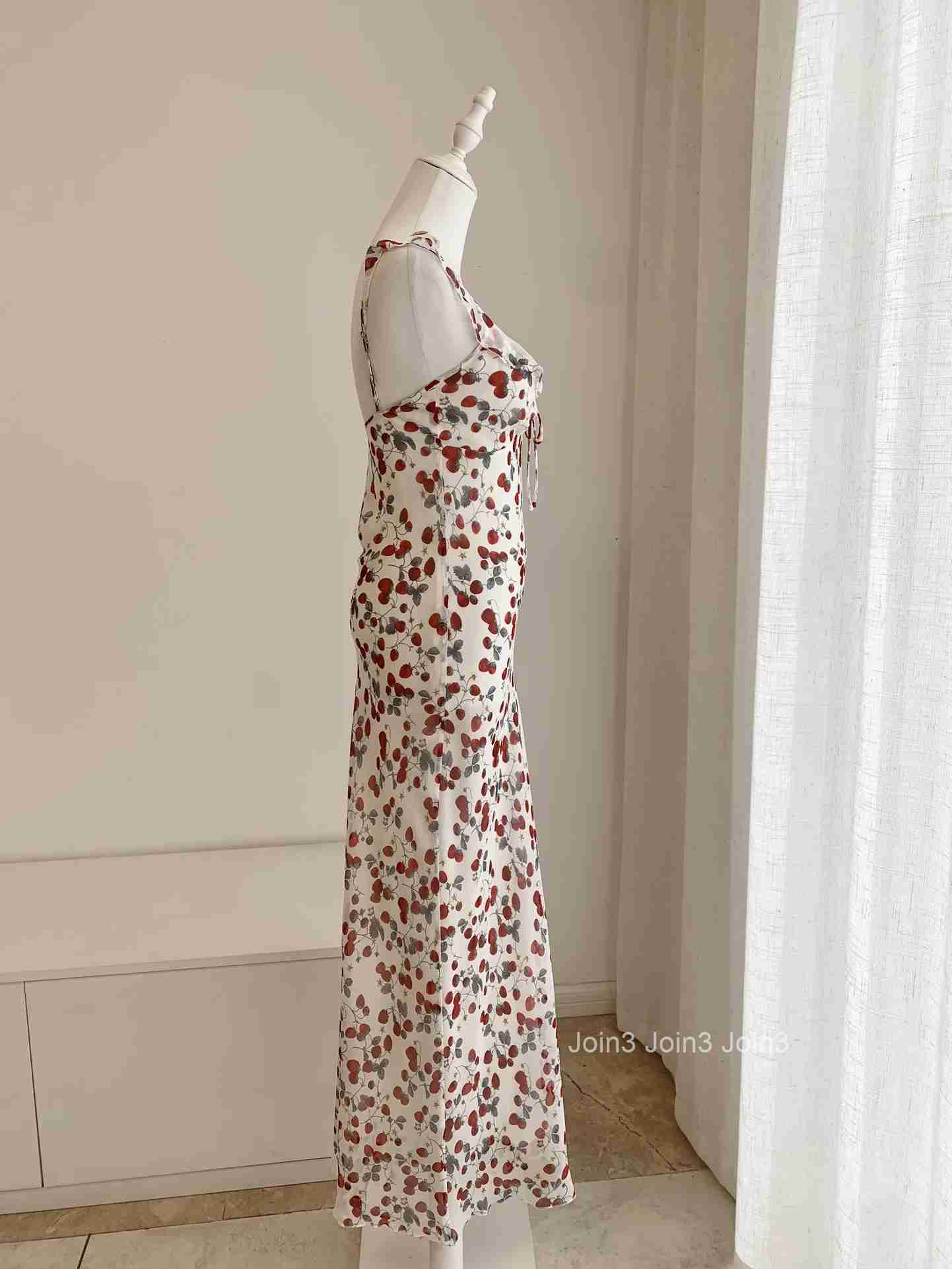 New 100% Silk Women V-Neck Ruffles Sleeveless Slim Fit Strawberry Printed Long Dress