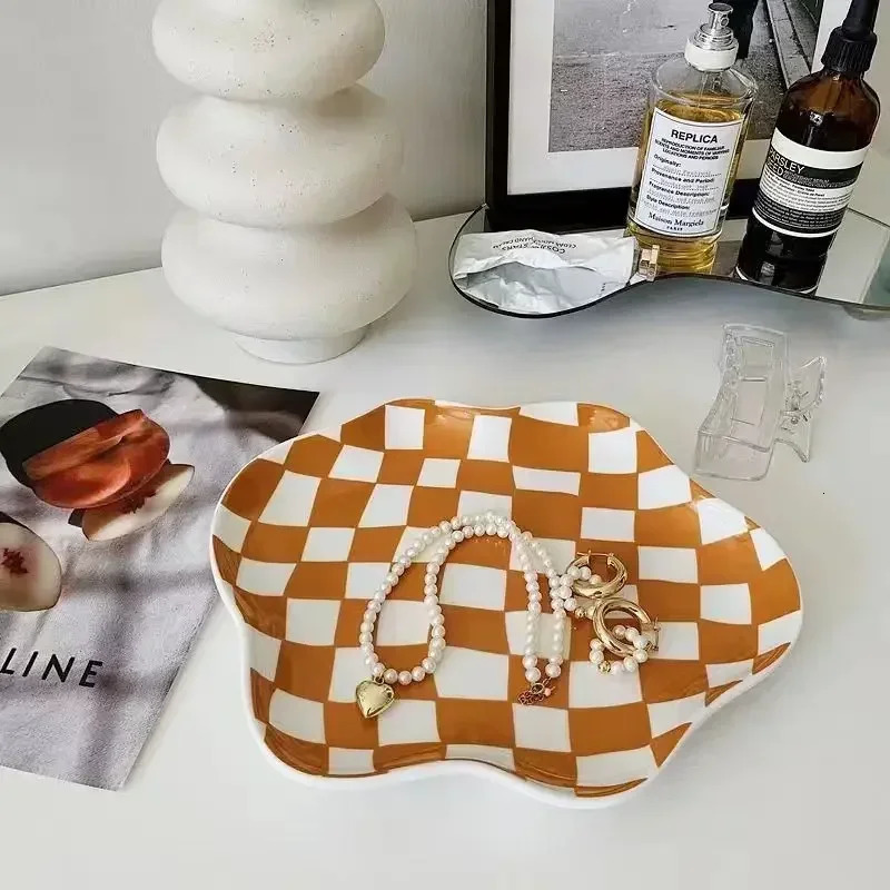 Retro Checkerboard Ceramic Plate Jewelry Storage Dessert Home Decoration Dinner Tableware 250708