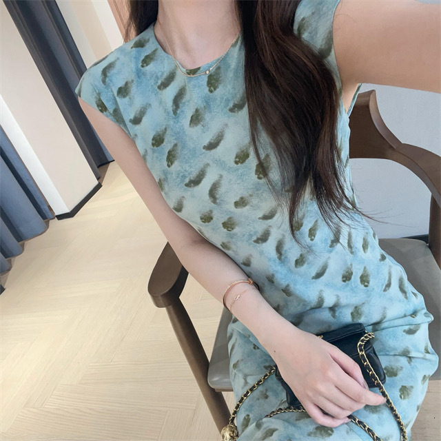 2025 Summer Lightweight Invisible Super Slim Cool Elegant Soft Round Neck Small fashion Bubble Sleeve Dress Summer Peacock Blue New Designer Dress