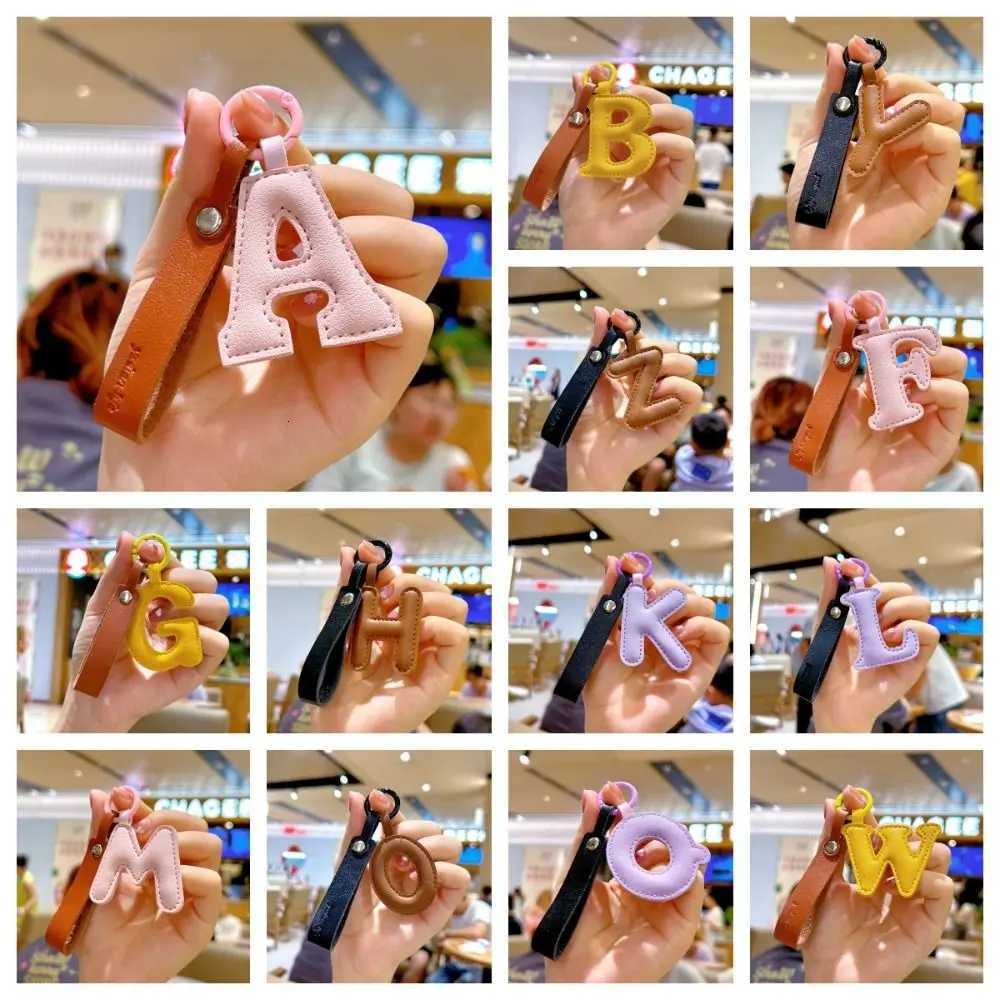 Creative 26 Letter Keychain PU Leather Alphabet Car Key Holder Business Bag Pendant for Women Jewelry Accessories G250802