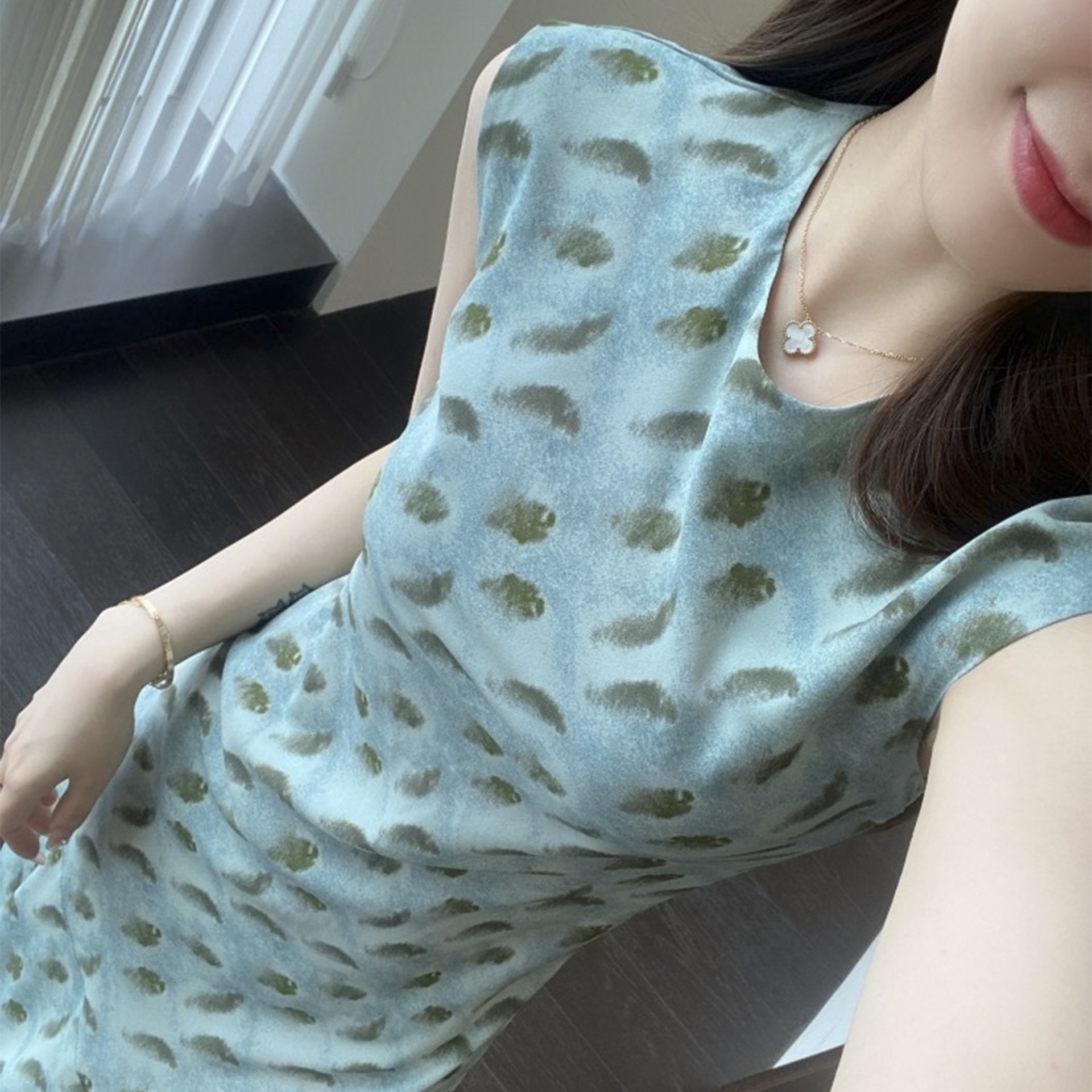 2025 Summer Lightweight Invisible Super Slim Cool Elegant Soft Round Neck Small fashion Bubble Sleeve Dress Summer Peacock Blue New Designer Dress