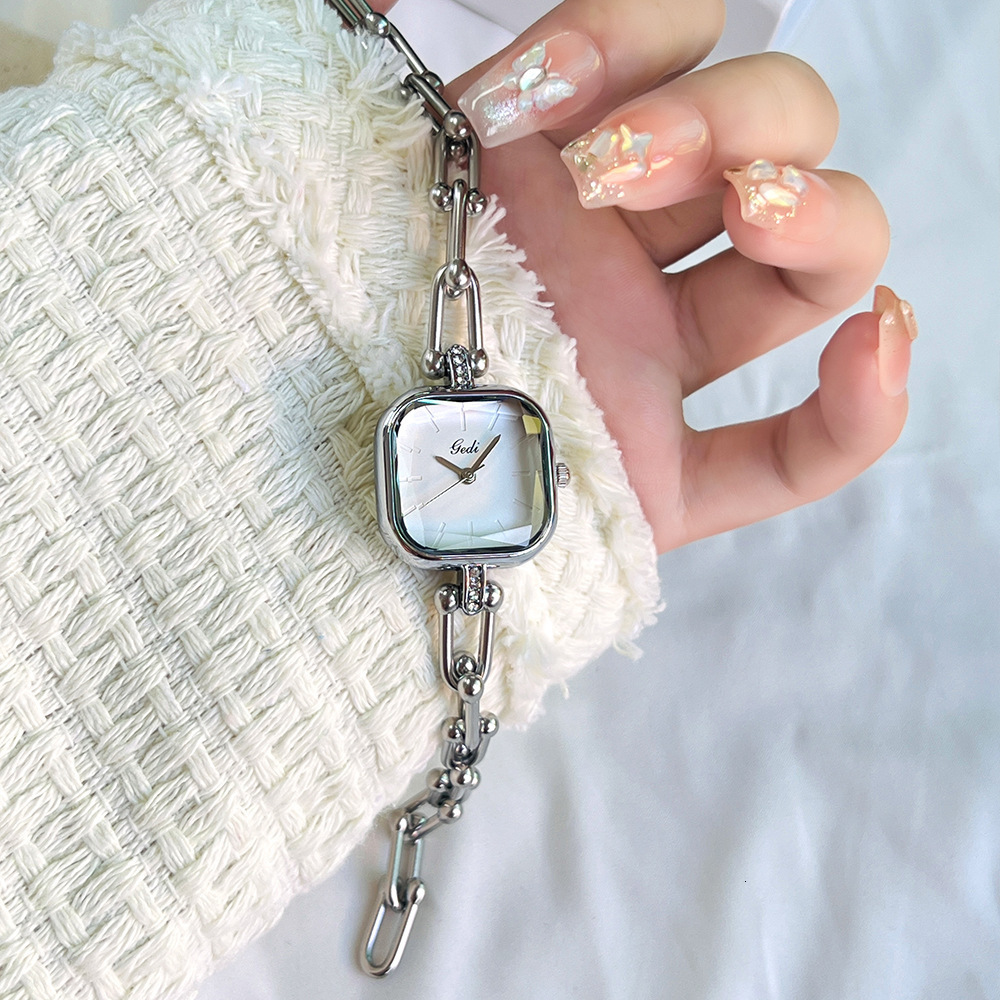 Womens Watch Creative Hand-Carved Faceted Petite Niche Gold Luxury Glass Chain Watch High Aesthetic