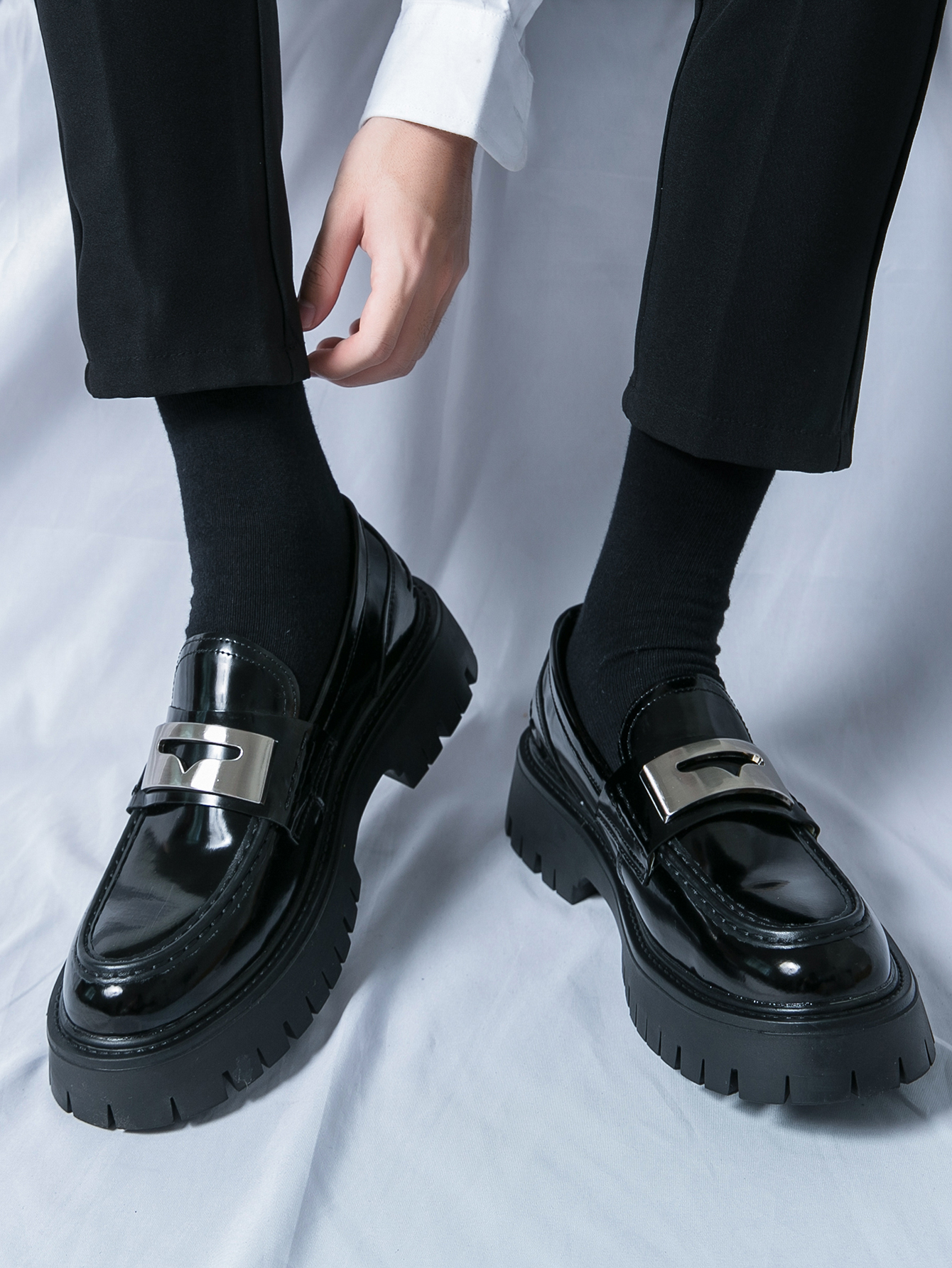 8804- Summer breathable small leather shoes with a male feel, British interior height increase, thick sole, trendy shiny surface, one foot casual loaf