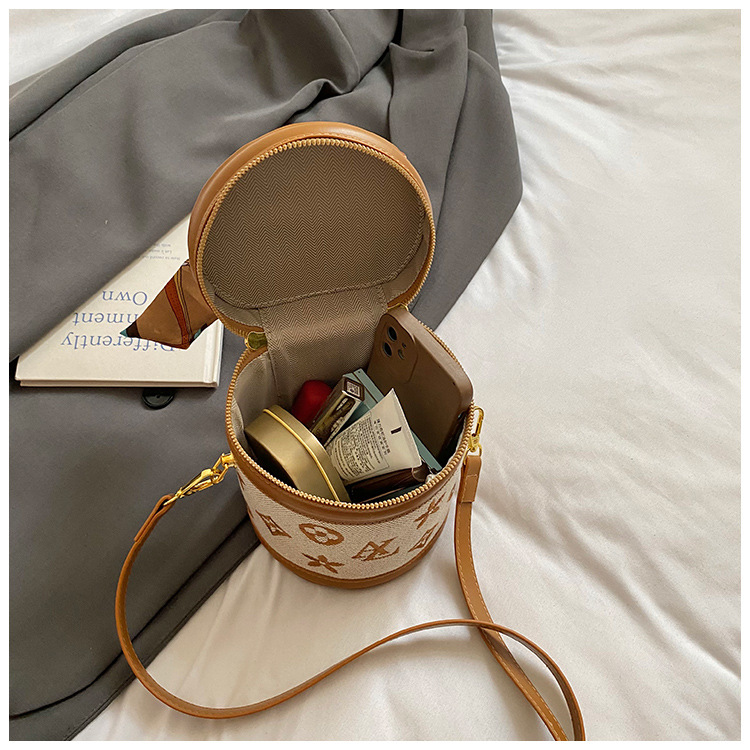 Designer New Patchwork Womens Bucket Bag Sweet Elegant Fashion Shoulder Bag Enhances Your Commuter Friendly with Personality Crossbody Bag