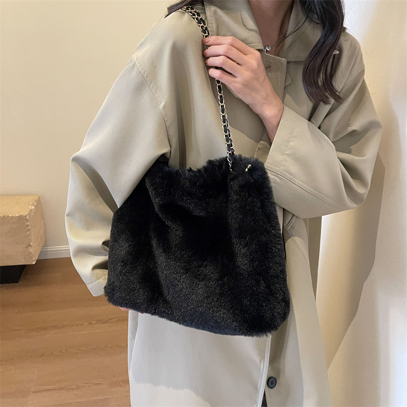 Autumn and Winter Large Capacity Fluffy Bag Womens Bag Trendy Chain Crossbody Bag Fluffy Bucket Bag 250804