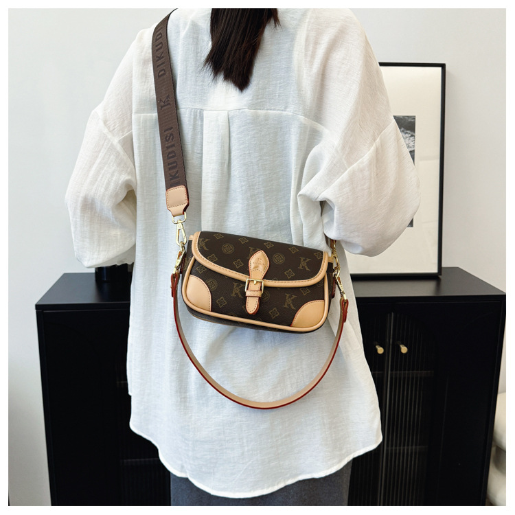 2025 Women's bag new temperament, splicing print niche explosive versatile wallet punch-free shoulder strap fashionable shoulder bag