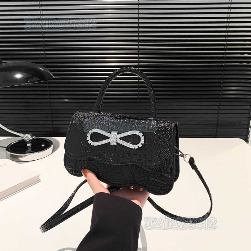 Butterfly Knot Womens Bag 2025 New Fashionable Stylish Handbag Casual Simple Personality Single Shoulder Crossbody Small Square Bag H250804