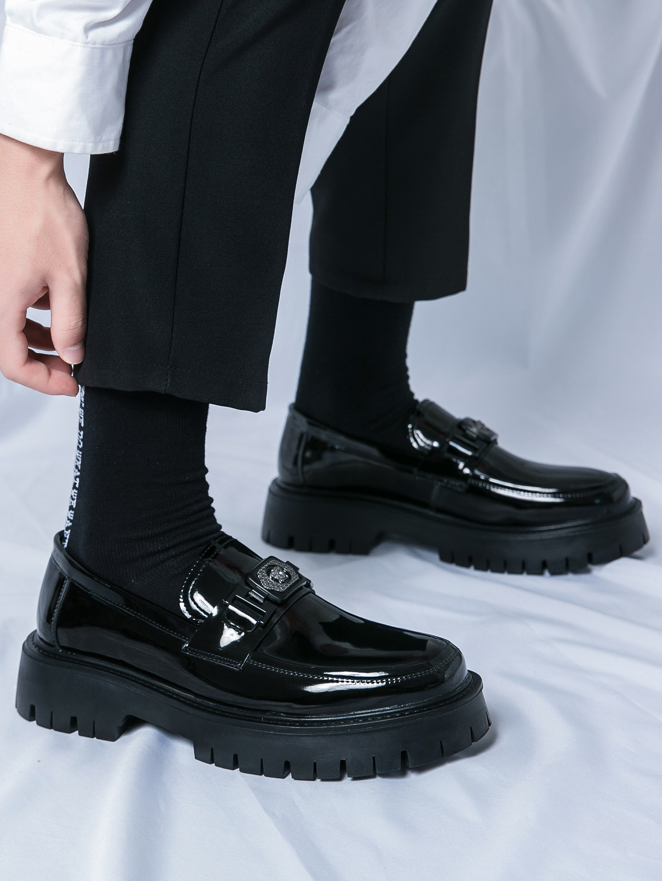 8806 Summer Breathable Leather Shoes with Men's Sensation, British Interior Height Increase Thick Bottom Trendy Bright Face, One Step Casual loaf