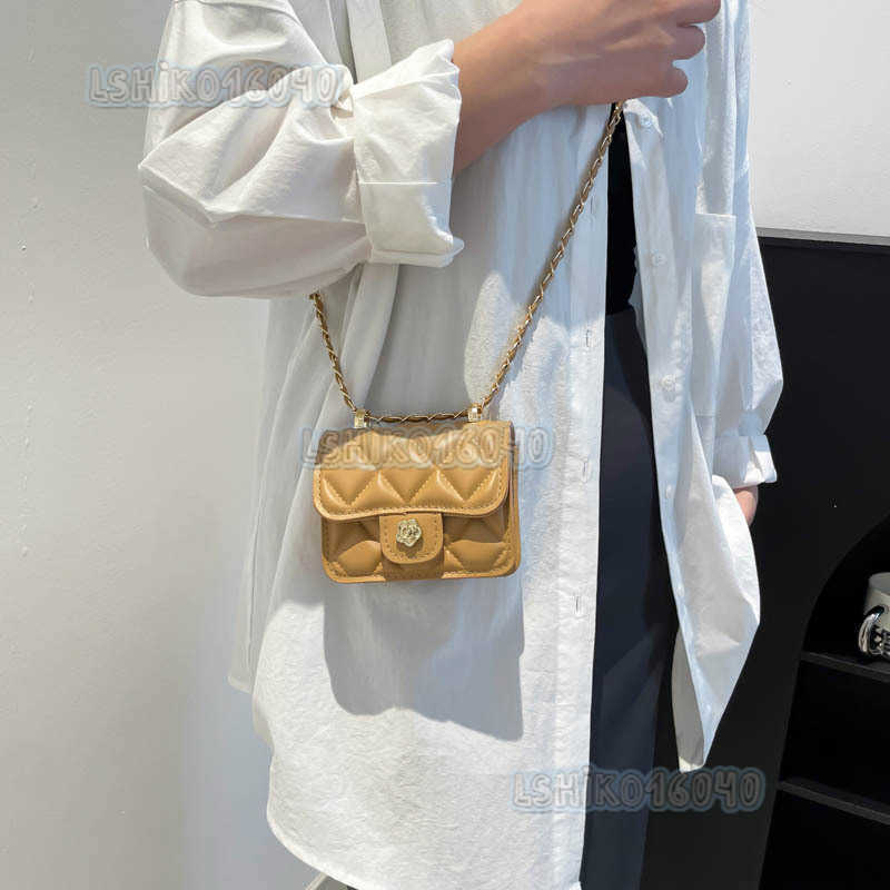 Premium 2025 New Niche Design Chain Small Bag Handheld Versatile Celebrity Lipstick Bag Mini Coin Small Square Bag H250804