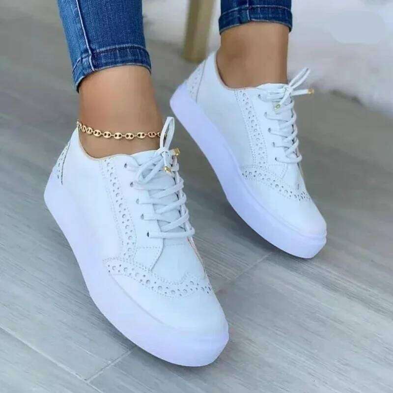 New 2025 Spring Sneakers Flat Casual designer Sneaker Fashion Versatile Lace Up Walking Women Shoes Large Size 43 Zapatos De Mujer