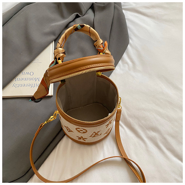 Designer New Patchwork Womens Bucket Bag Sweet Elegant Fashion Shoulder Bag Enhances Your Commuter Friendly with Personality Crossbody Bag