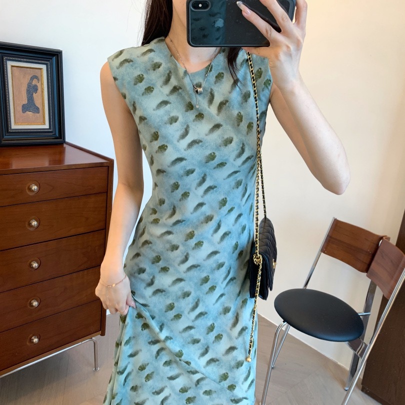2025 Summer Lightweight Invisible Super Slim Cool Elegant Soft Round Neck Small fashion Bubble Sleeve Dress Summer Peacock Blue New Designer Dress