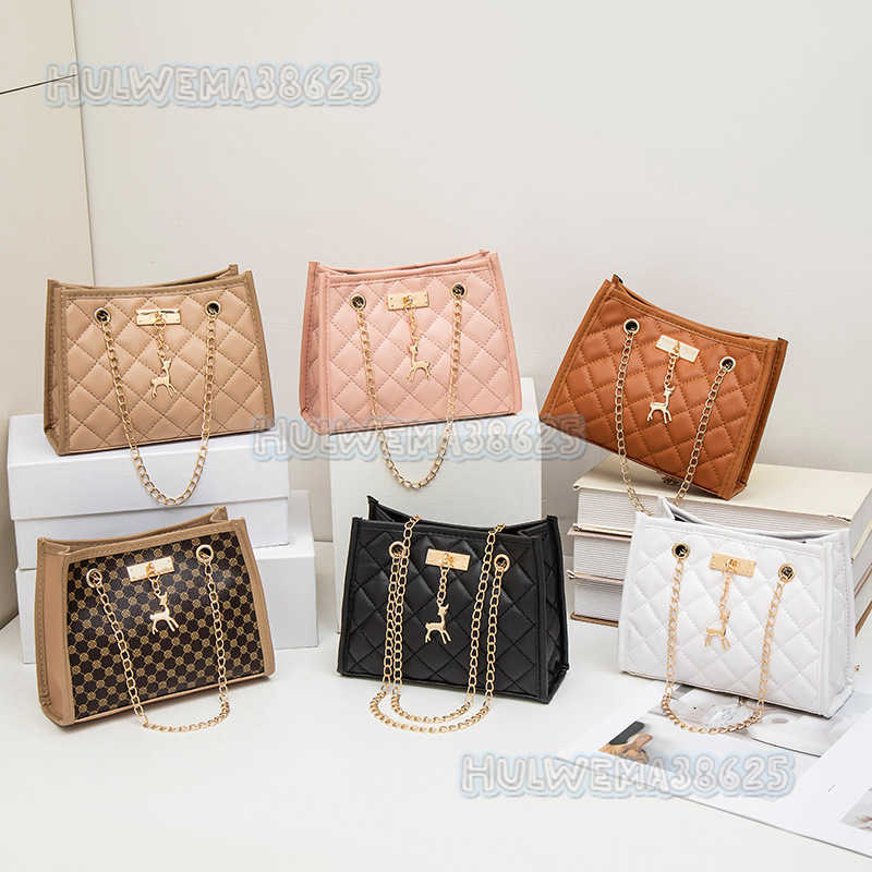 Womens Bag 2025 New Style Trendy Quilted Chain Bag Solid Color Shoulder Bag Simple Crossbody Bag H250804