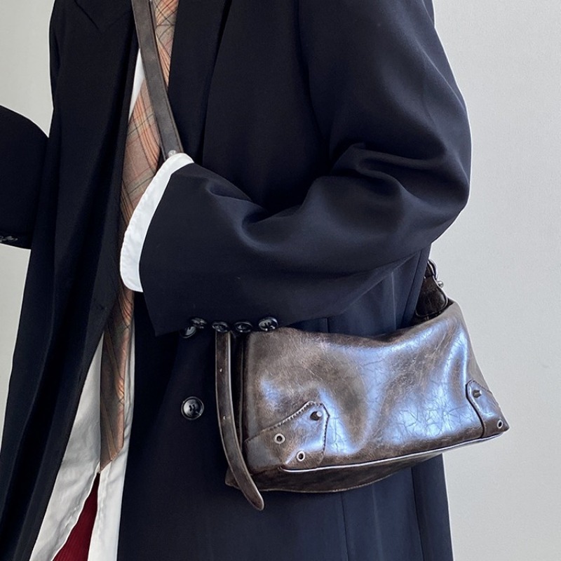 Chic Unisex Tote - Functional Faux Leather Shoulder Purse Ideal for Work Commute