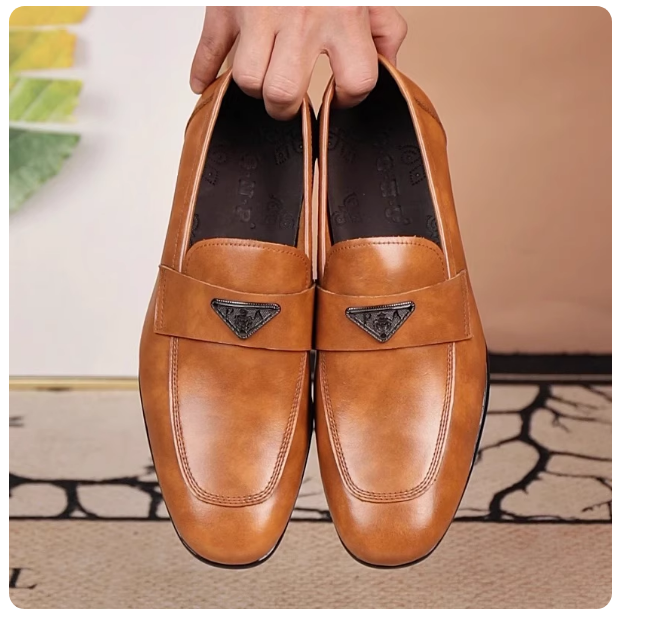New British leather shoes for men. Pointed toe genuine leather breathable. Business casual shoes trend, men's shoes single