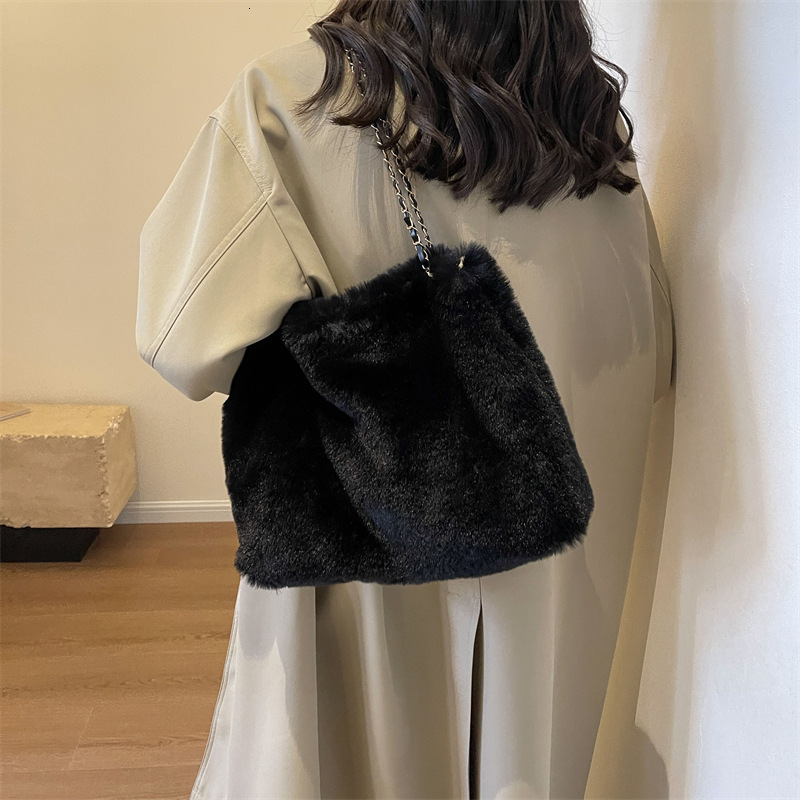Autumn and Winter Large Capacity Fluffy Bag Womens Bag Trendy Chain Crossbody Bag Fluffy Bucket Bag 250804