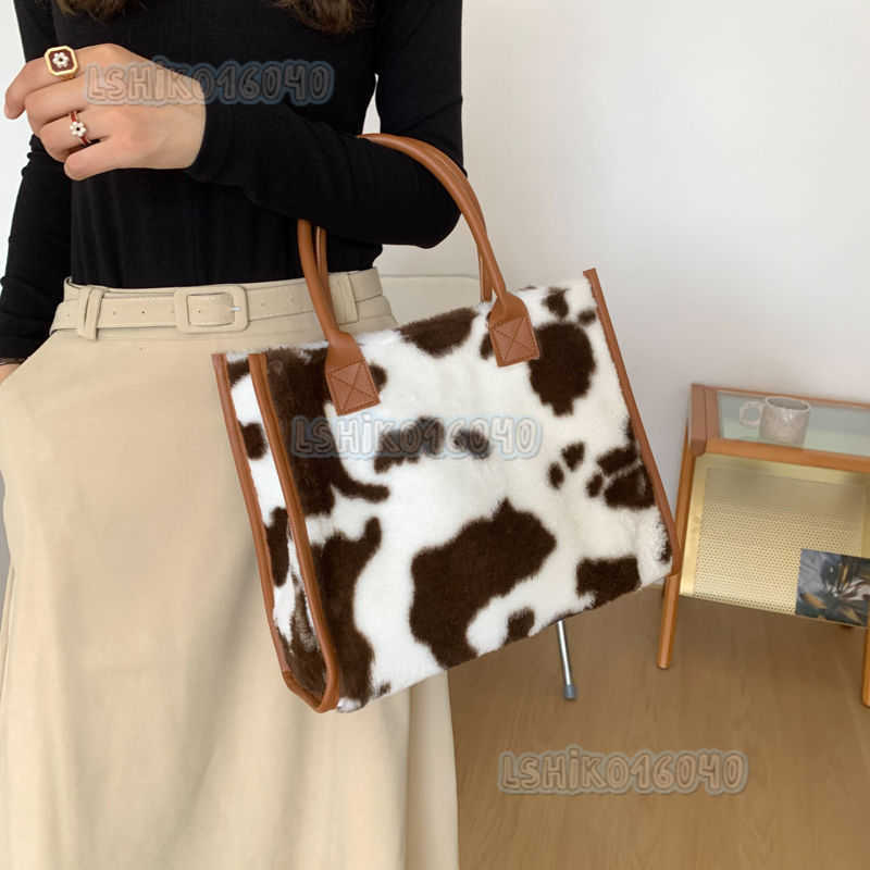 Plush Bag Womens Large Capacity 2025 New Fashion Autumn and Winter Versatile Fashion Plush Shoulder Bag College Student Tote Bag H250804