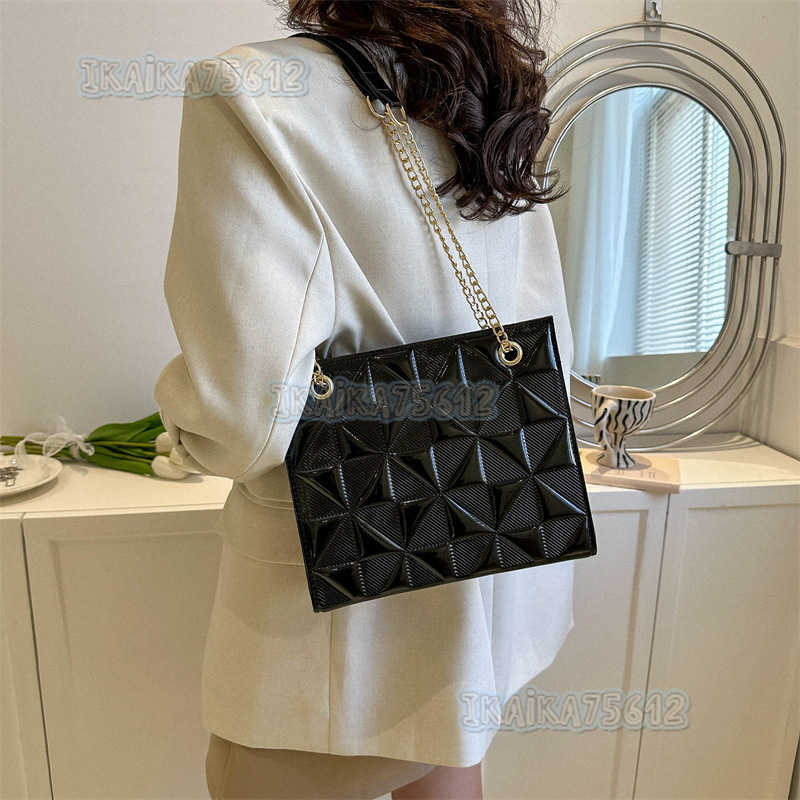 2025 Spring New Style Crossbody Bag Niche Trendy Casual Large Capacity Quilted Chain Bag Single Shoulder Bag for Women H250804