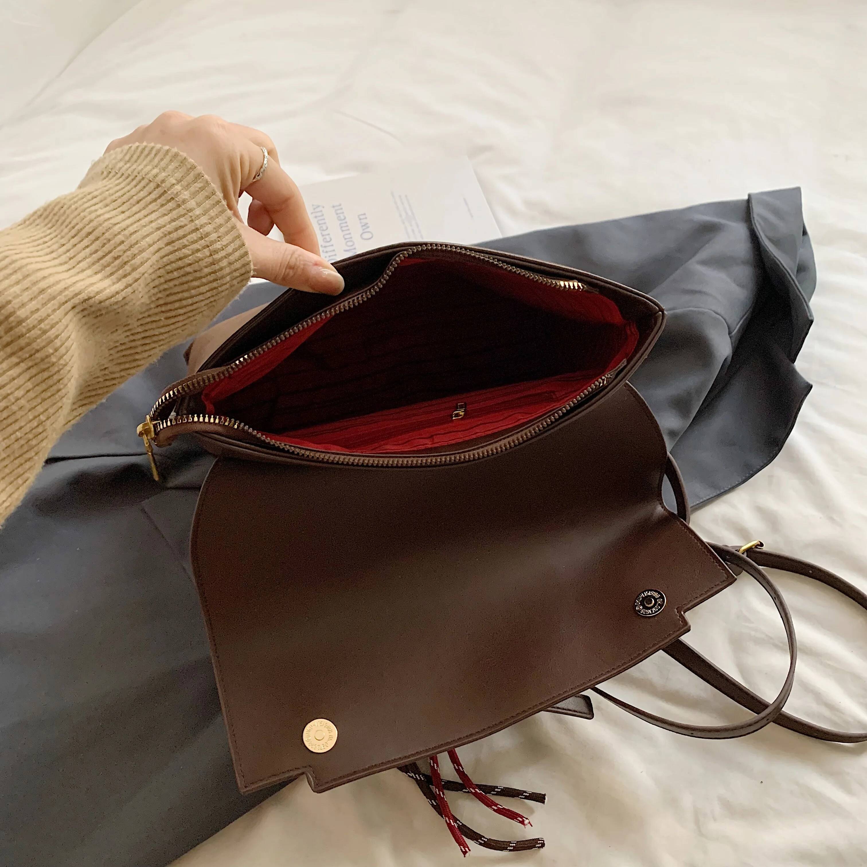 Shoulder bag Designer Tote Large Capacity Retro Handbag for women men Commut and travel outside Backpack Small Square multiple carrying methods