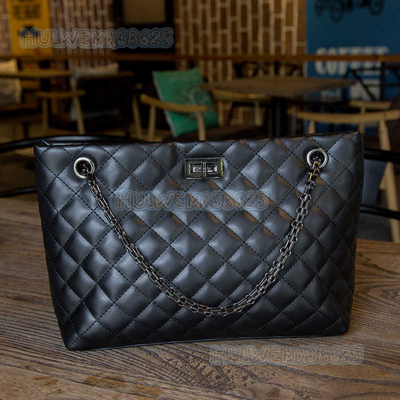 Womens Bag Quilted Chain Bag Ladies Style Shoulder Bag Fashion Handbag Embroidered Bag H250804